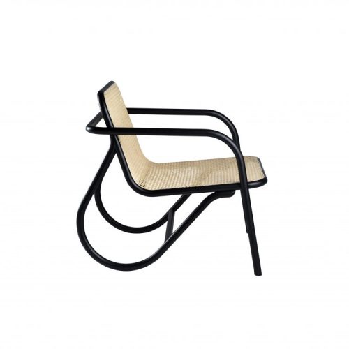 Michael Anastassiades, Designer do ano da Maison Objet. Uma cadeira em madeira, acento palhinha, deesnho do design