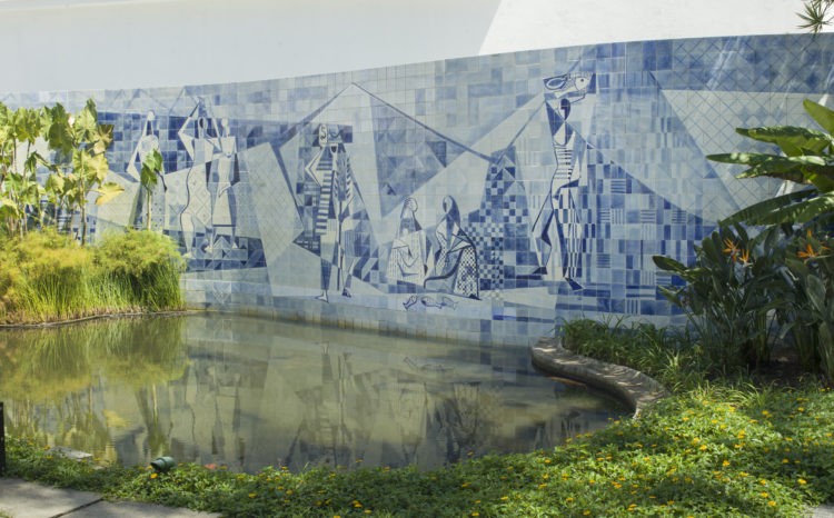A história da arte nas paredes cariocas, livro sobre painéis e mosaicos.