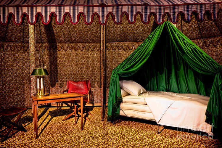 Imagem de acampamento de luxo de Napoleão. Tenda estampada