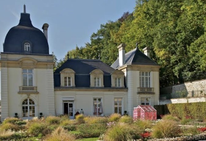 Museu Toile de Jouy, jardins. Imagem de um castelo na França