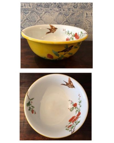 Bowl de porcelana pintado a mão com passarinhos no fundo amarelo
