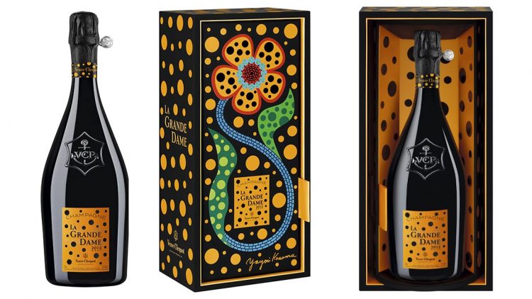 collabs .Yayoi Kusama ilustra a garrafa da champagne para celebrar o novo vintage da Maison Veuve Clicquot. Embalagem preta com bolinhas amarelas e uma flor colcorida