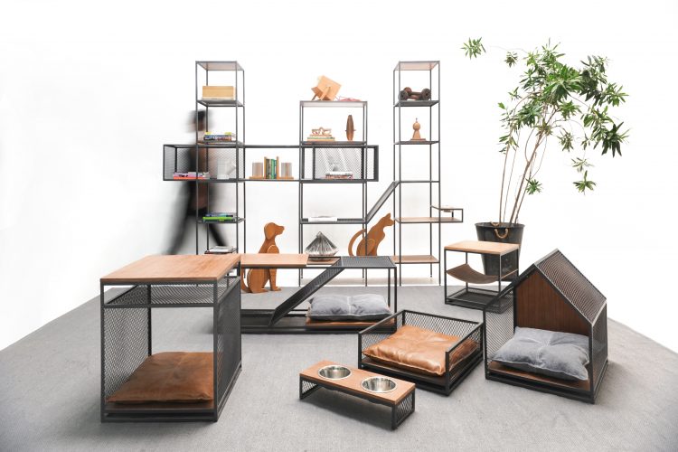 Linha de móveis em estilo industrial pensada para pets, comedouros, casinhas e mesas de centro em aço 