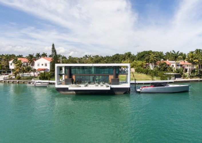 Esqueça a casa de praia: pense em uma casa (literalmente) sobre o mar. Casa Flutuante e Miami, ancorada em uma marina