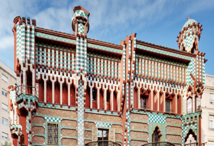 Casa Vicens, obra de Antonio Gaudi, Influencia Mourisco com a fachada toda revetisda com azulejos coloridos