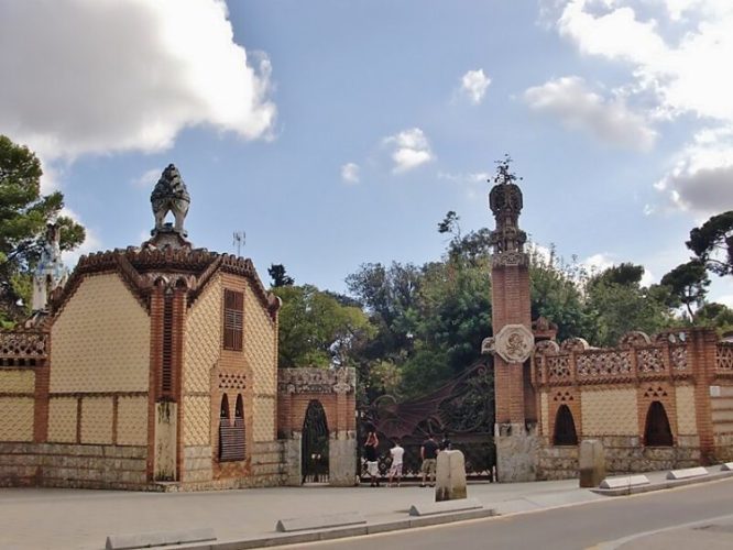 Pavilhões Güell, obra de Antonio Gaudi. 