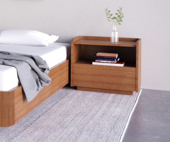 mesa de cabeceira e madeira com desenho limpo e reto, quadrado com um nicho e uma gaveta.