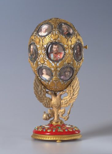 Ovos de chocolate e coelhos, a origem dos ovos Fabergé para a família Romanov.
