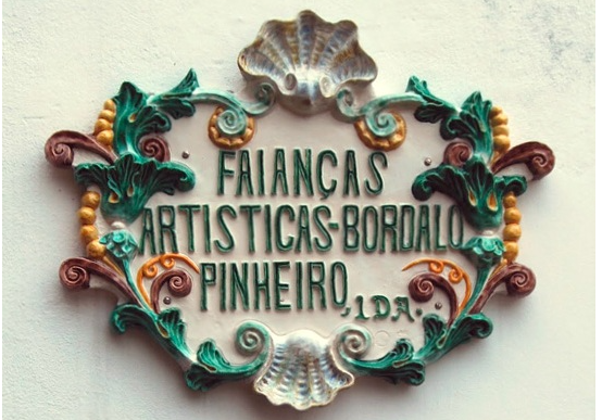 Placa antiga da Faianças Bordallo Pinheiro