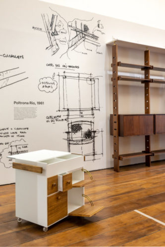 Croquis na parede em uma exposição sobre o mobiliario brasileiro, no Museu da Casa Brasileira