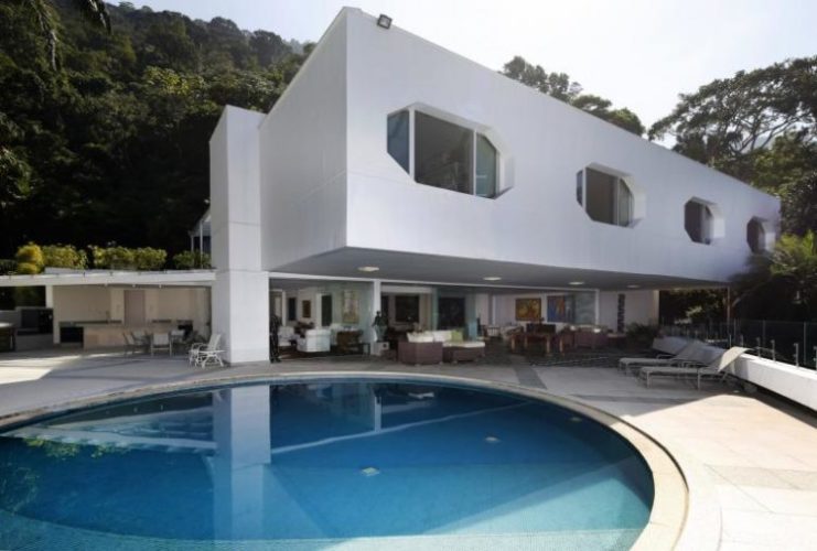 Casa em São Conrado, projeto de Oscar Niemeyer. 