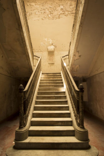 Imagem da antiga escada no Hospital Umberto Primo hoje transformado no complexo Cidade Matarazzo, SP / Fotografia: Beto Riginik