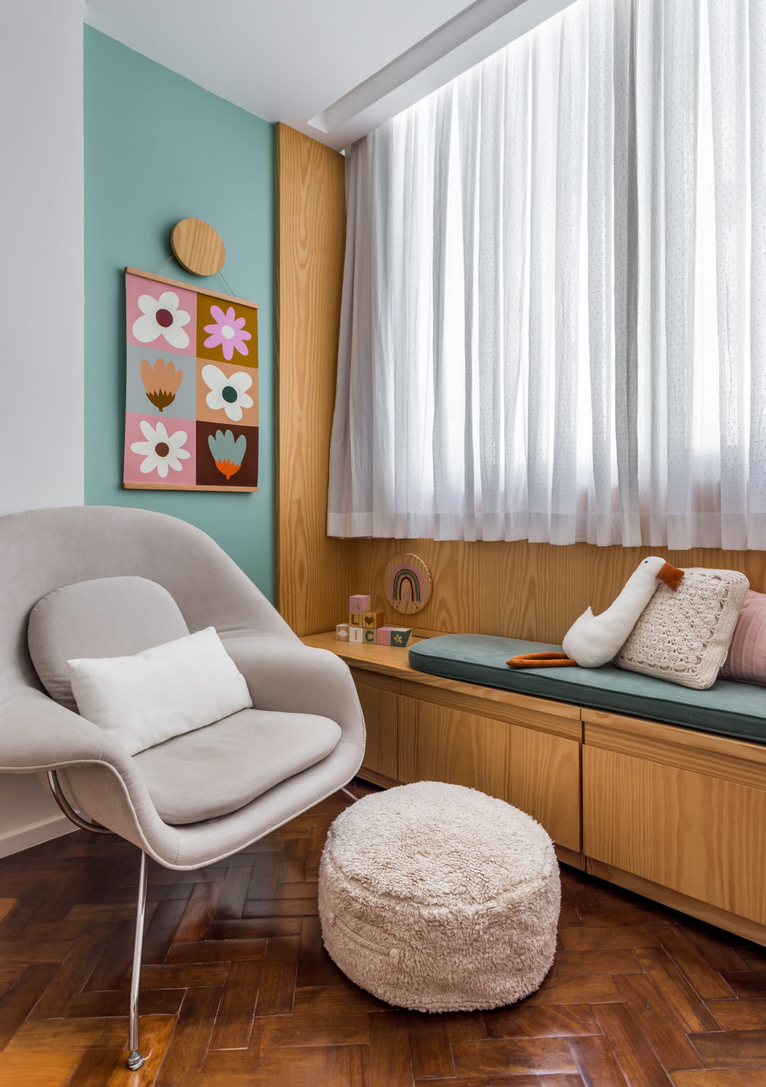 Quarto de bebê com décor unissex e atemporal - Conexão Decór