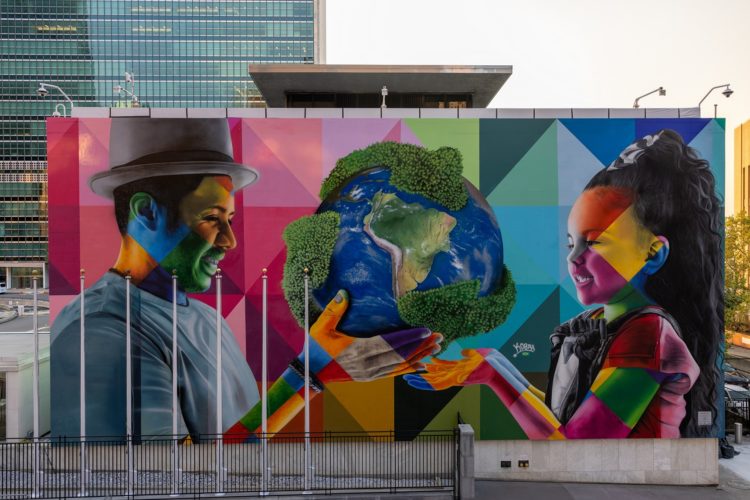 Mural "The Future is Now!", de Eduardo Kobra, na fachada da ONU, em Nova York Ben Lau