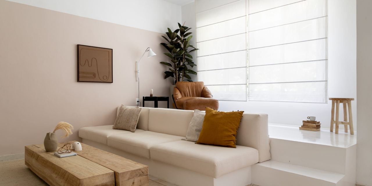 Apê alugado recebe projeto de renovação e décor pautado por materiais naturais