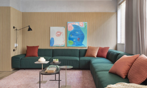Verde, rosa e madeiras claras dão o tom deste apartamento de 160m2, em Ipanema