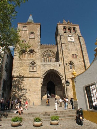 A Catedral de Nossa Senhora da Assunção ou Sé de Évora f