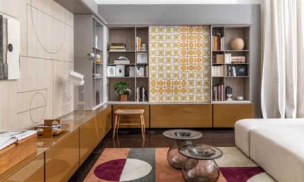 Azulejos saem dos banheiros e das cozinhas invadindo todos os cômodos da casa