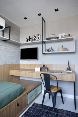 Mix de materiais marca o décor deste apartamento de 110m2, em Niterói