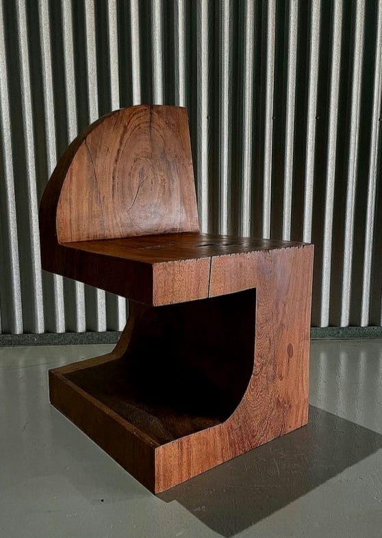 Mobiliário contemporâneo brasileiro - cadeiras. Cadeira Osupa, única no desenho e na criação, pois só foi feito uma mesmo segundo seu criador, o designer Zanini de Zanine
