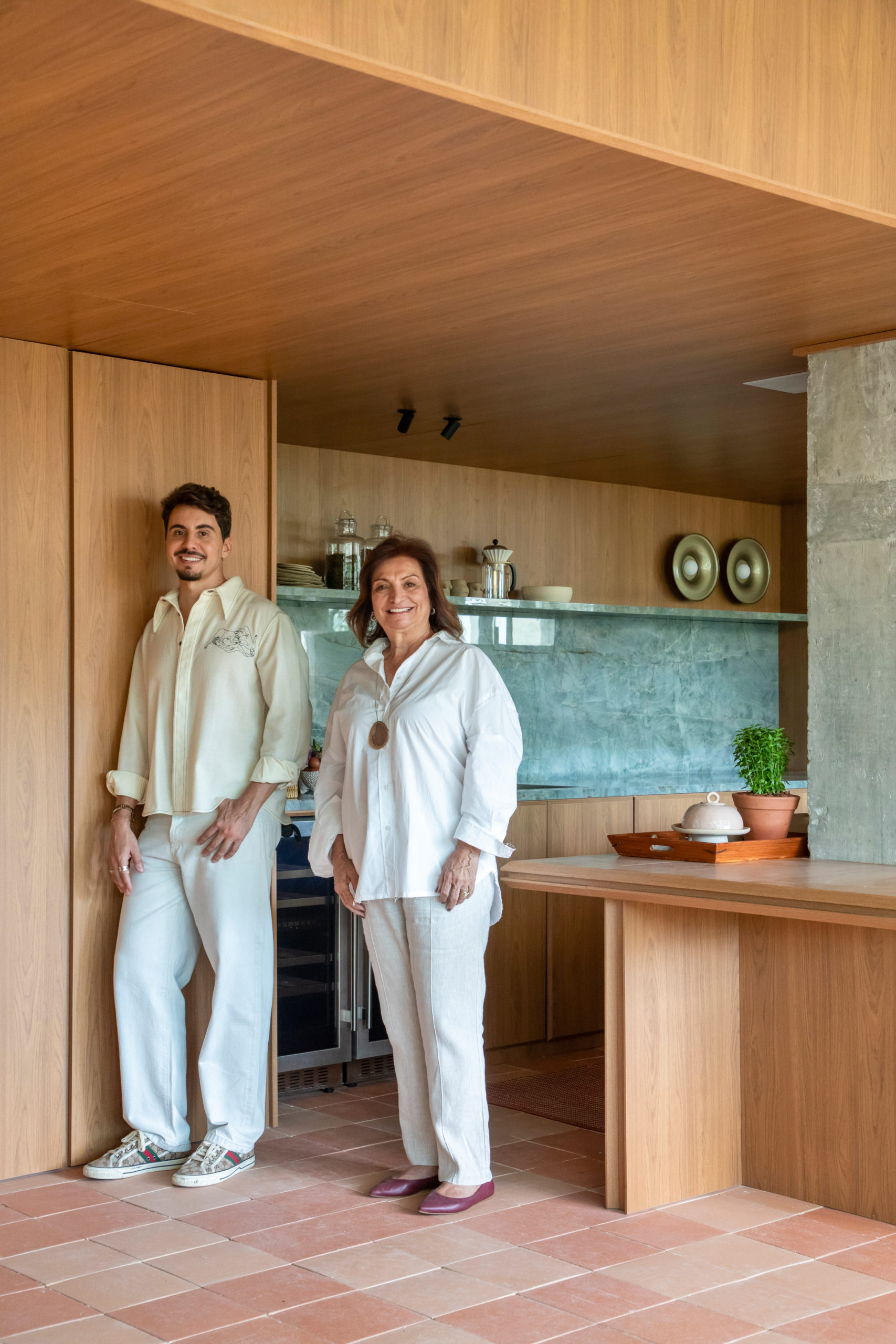 Os arquitetos Bernardo Gaudie-Ley e Tânia Braida , da Beta Arquitetura, criaram a “Casa Darya”, na CasaCor Rio 2024.