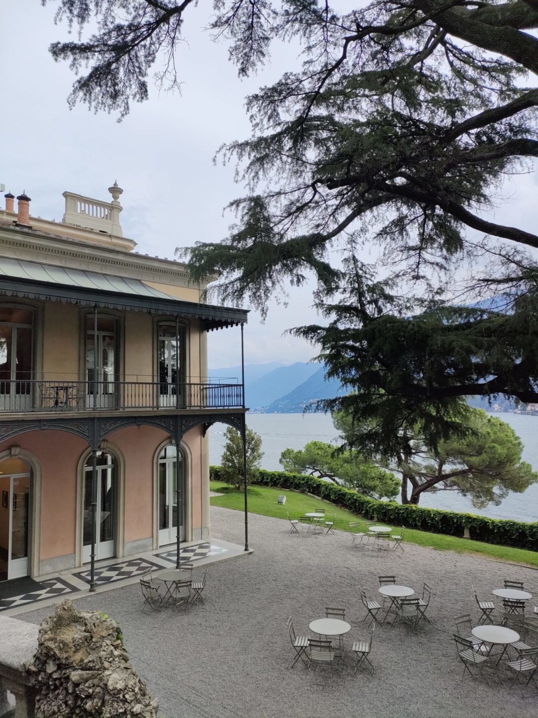 Na Italia, no lago de Como,Villa del Grumello: vista do jardim