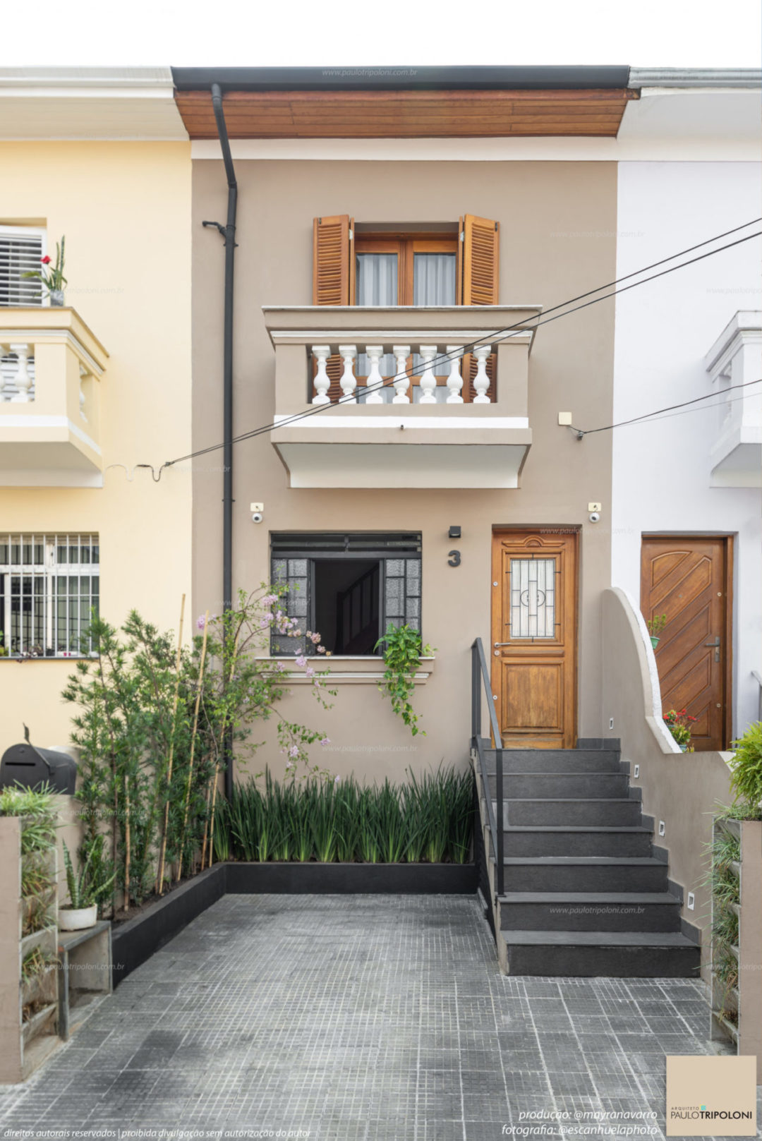 Uma charmosa casa de vila dos anos 1950, situada no bairro do Cambuci, em São Paulo, passou por uma reforma que preserva sua essência histórica, incorporando elementos contemporâneos.