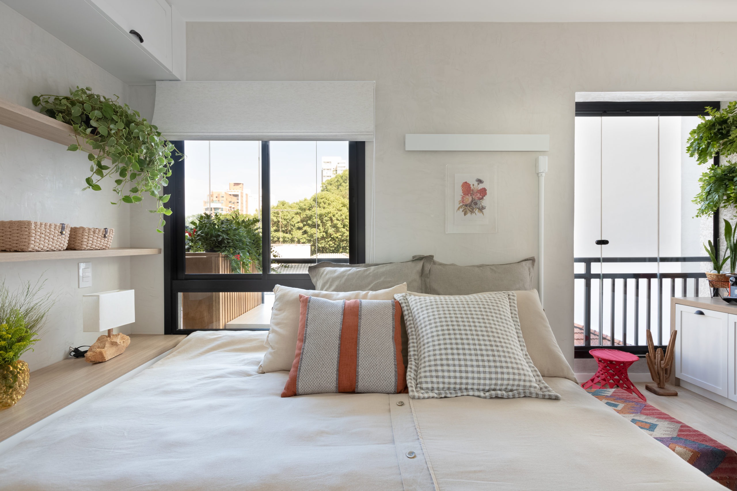 Apartamento boho chic une estilo e funcionalidade em Pinheiros
