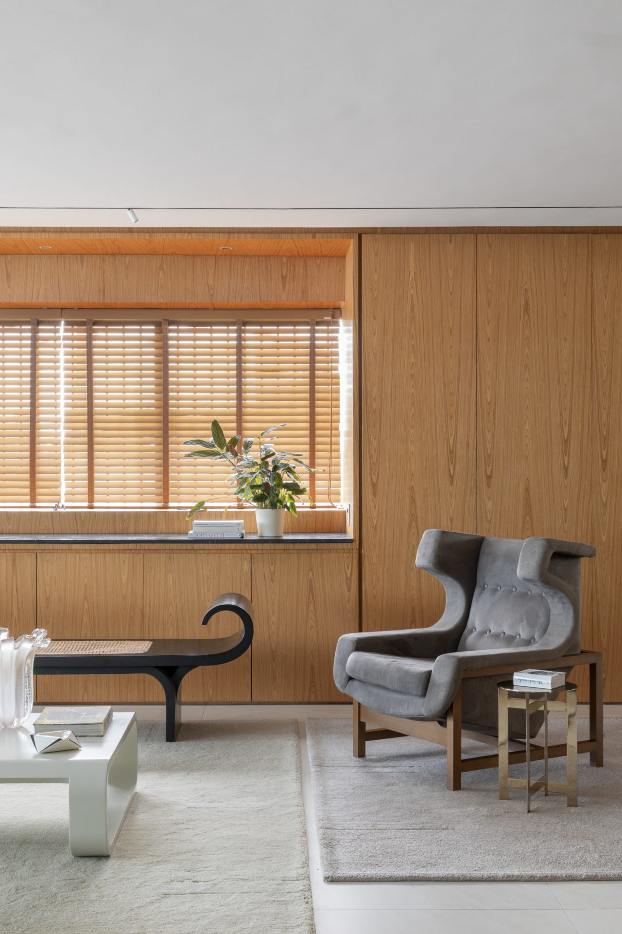 sala de estar com poltrona