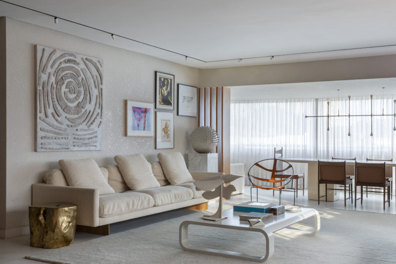sala de estar com porcelanato ônix