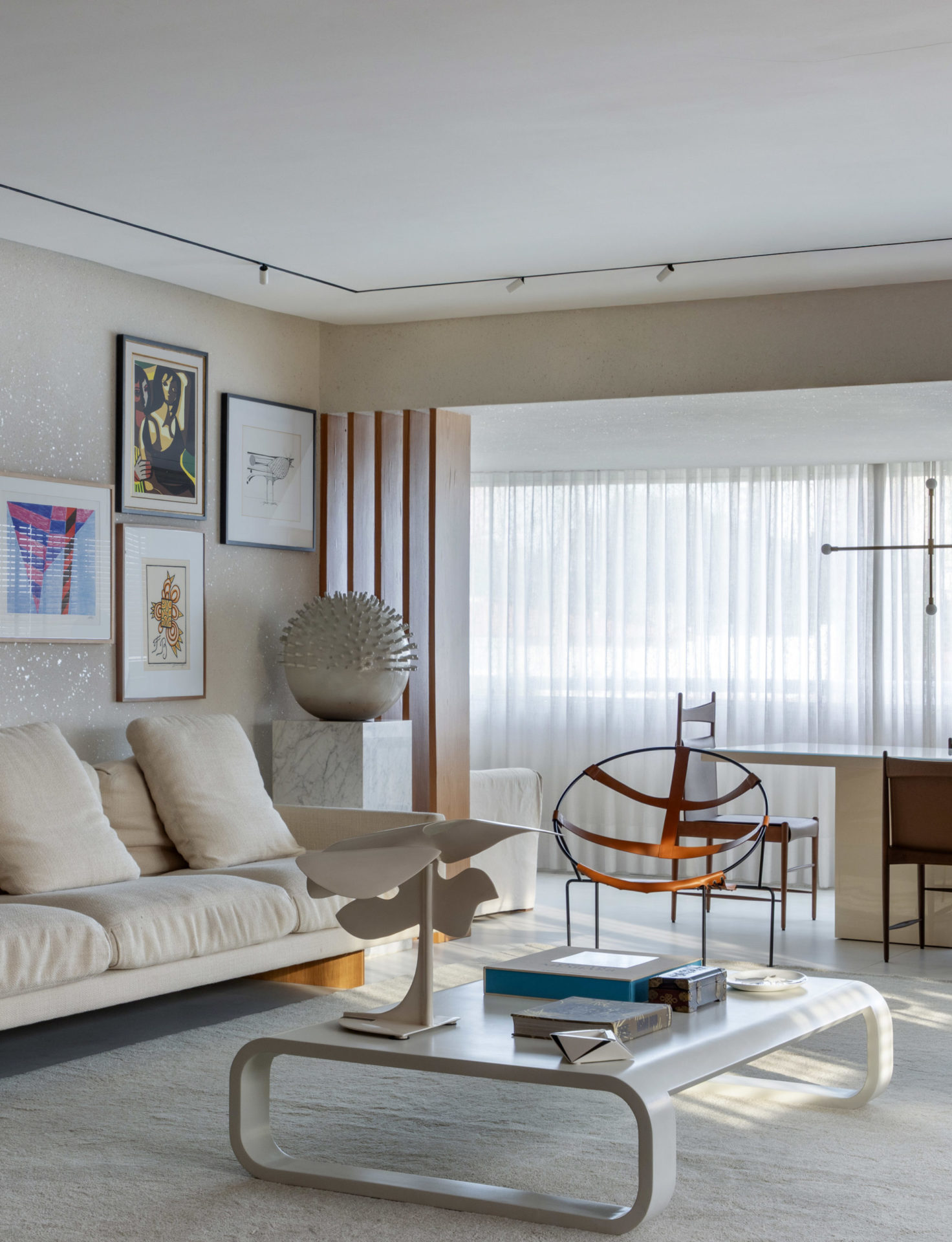 sala de estar com porcelanato