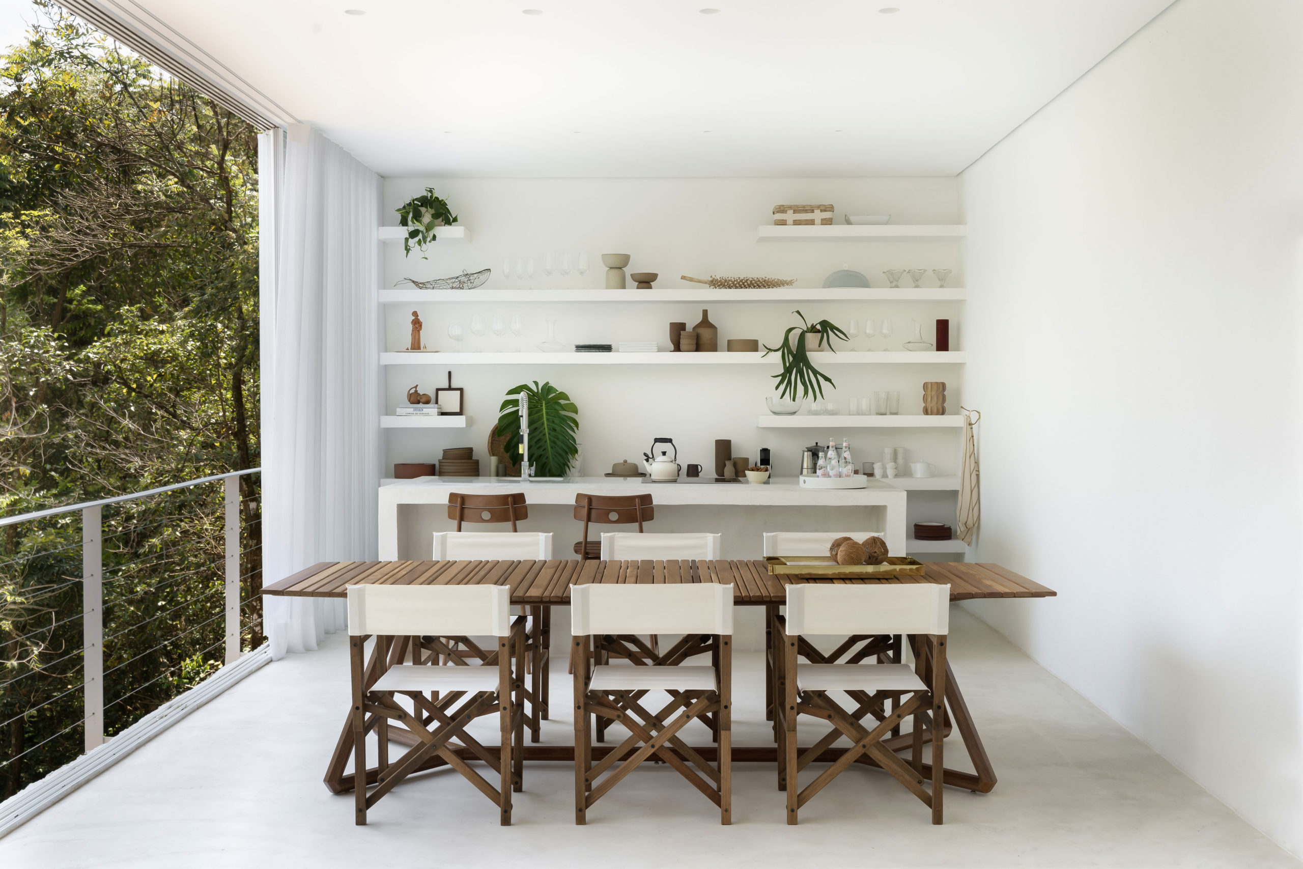 mesa de jantar com seis cadeiras