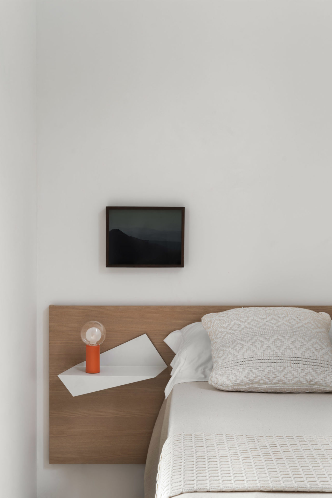 cama de casal em loft suspenso