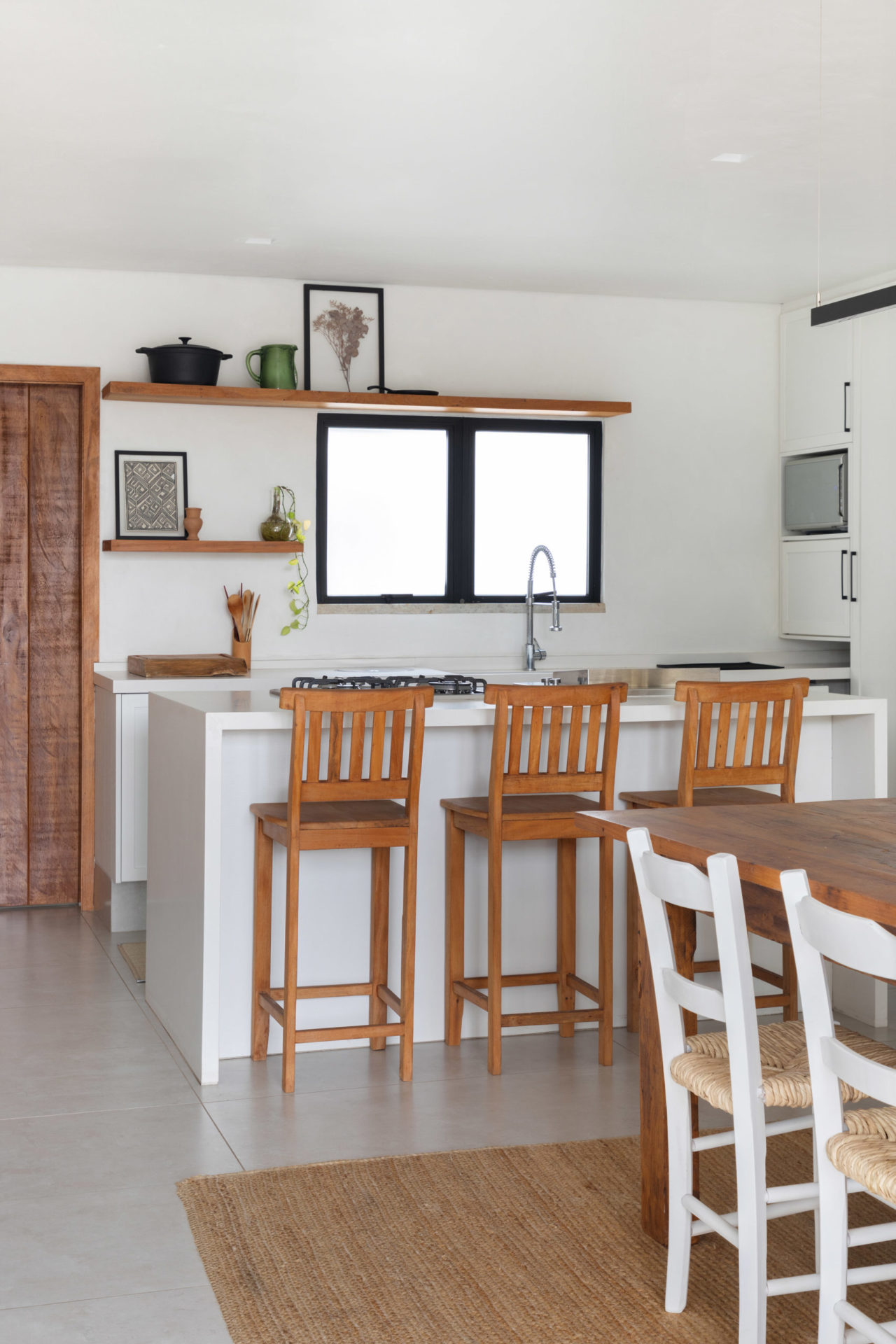 cozinha e sala de jantar