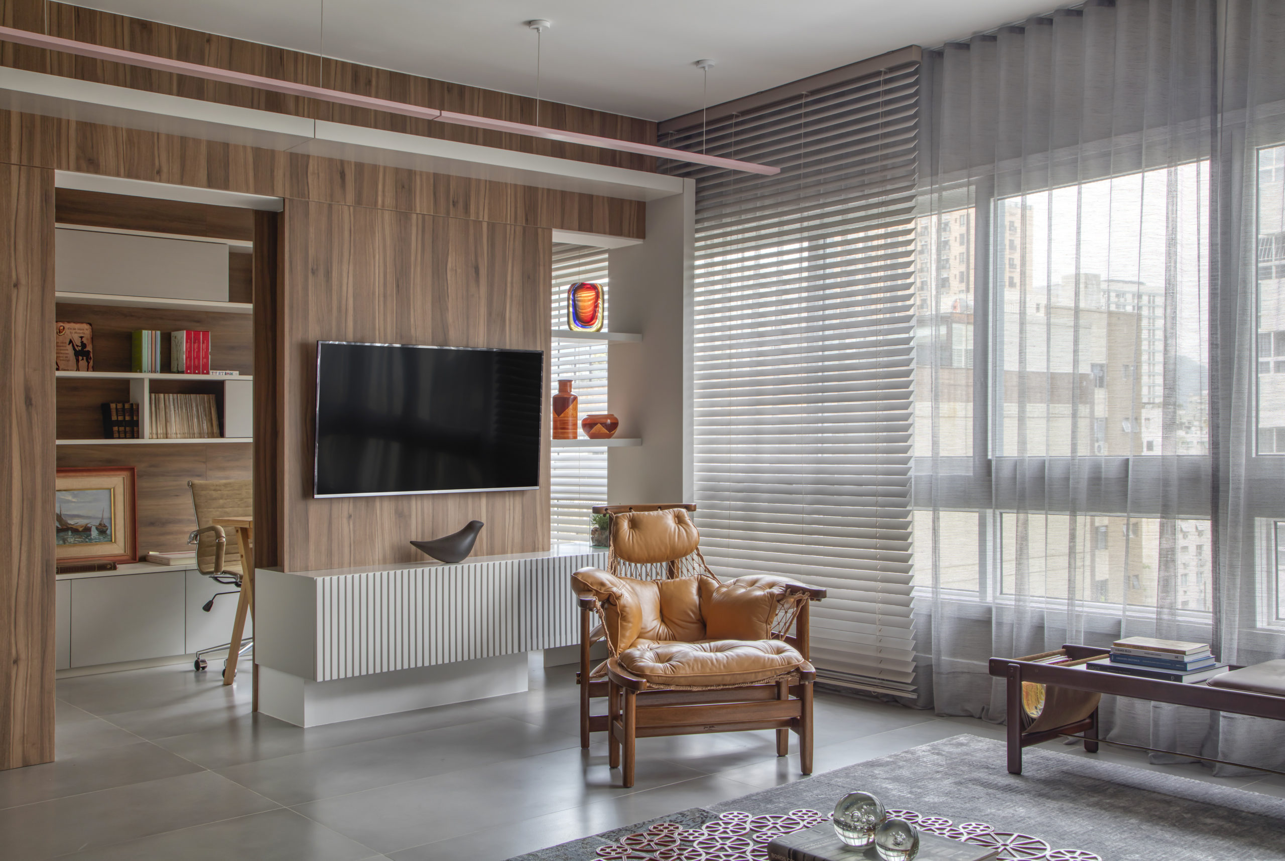 sala de TV com poltrona