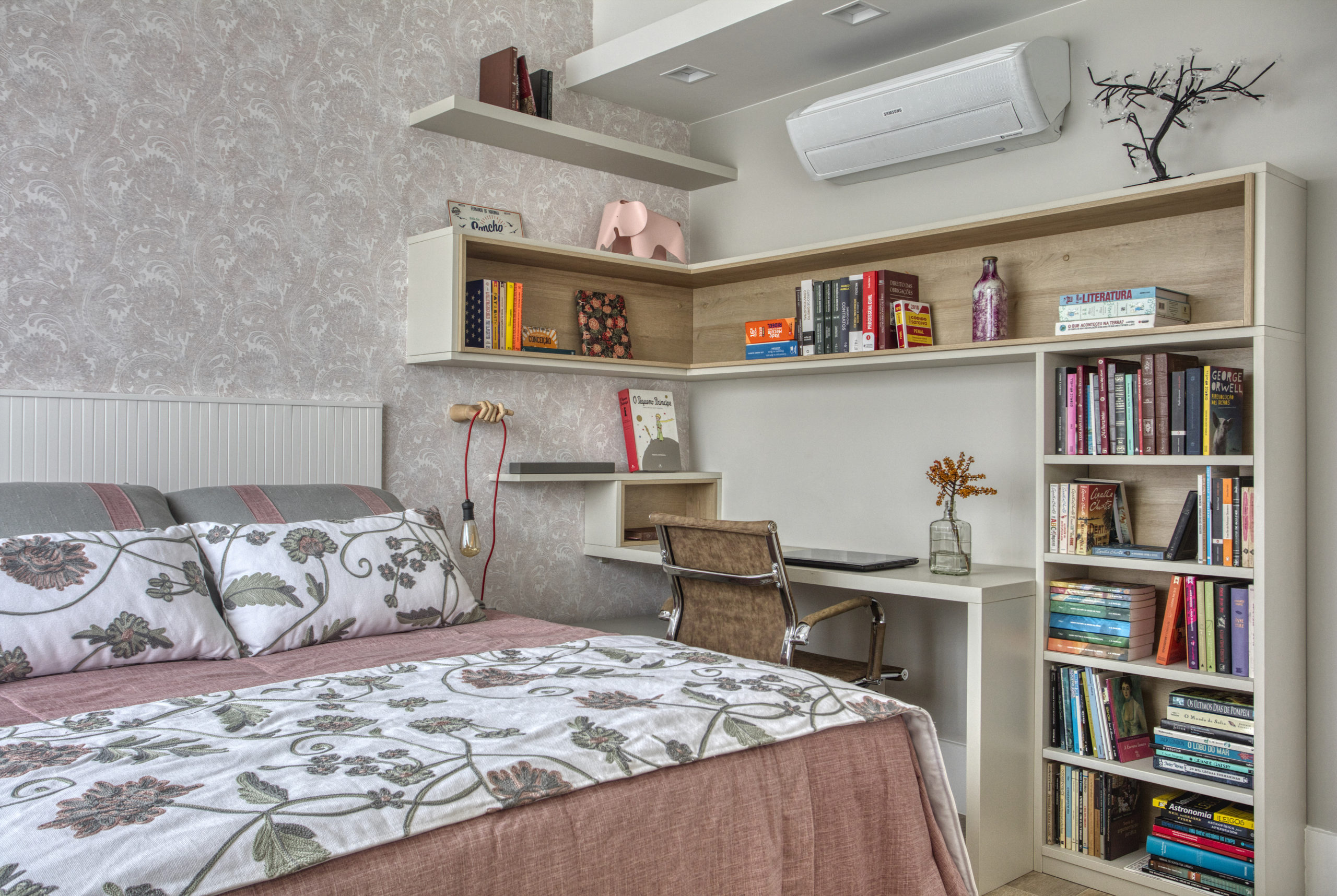 quarto com décor feminino