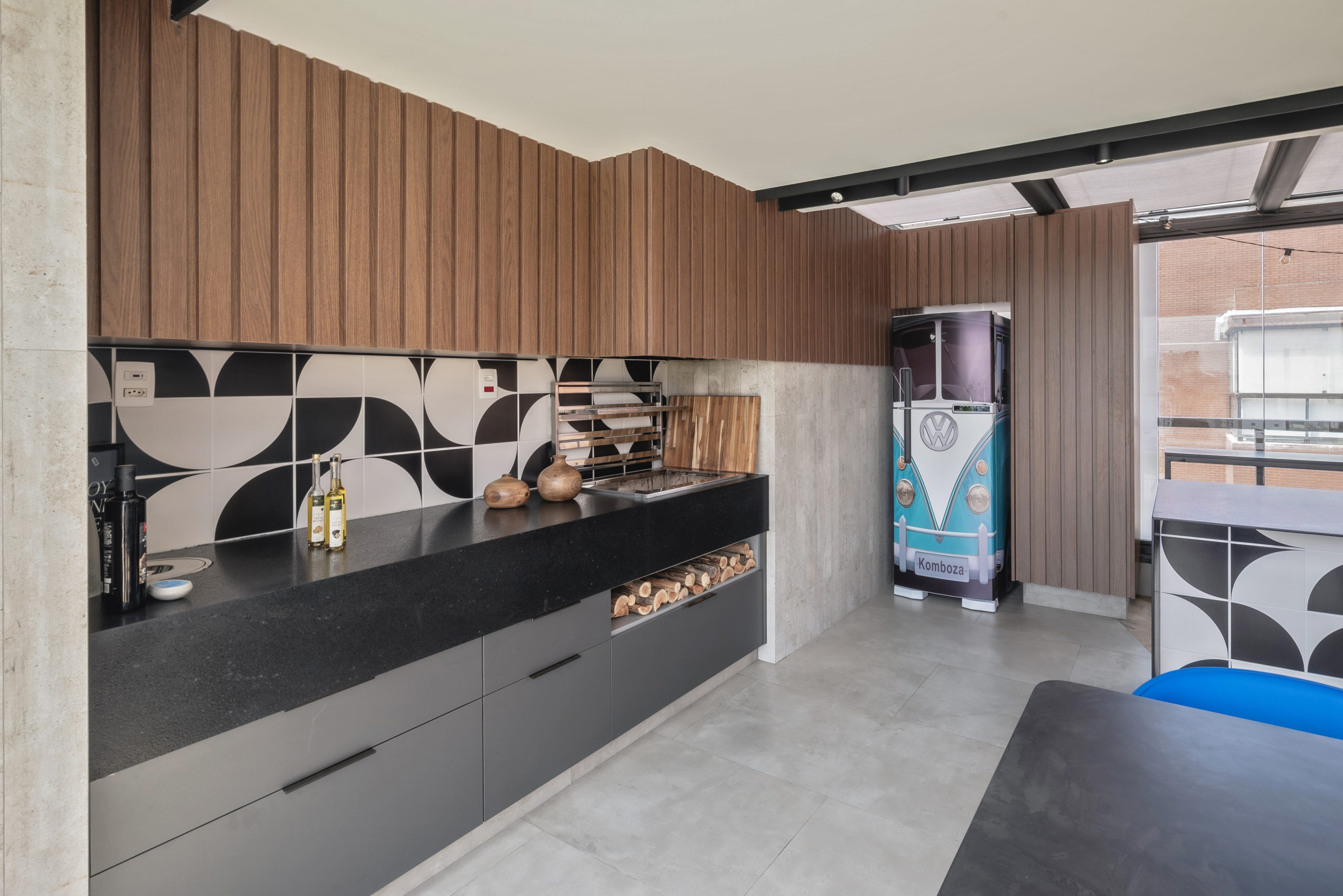 cozinha e geladeira envelopada de Kombi