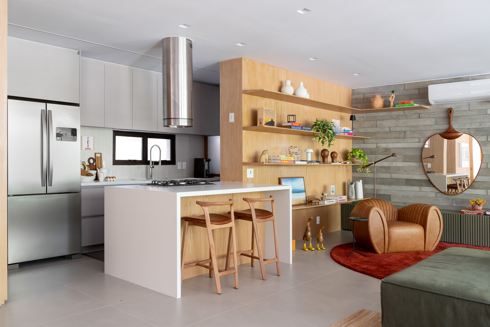 sala de tv e cozinha