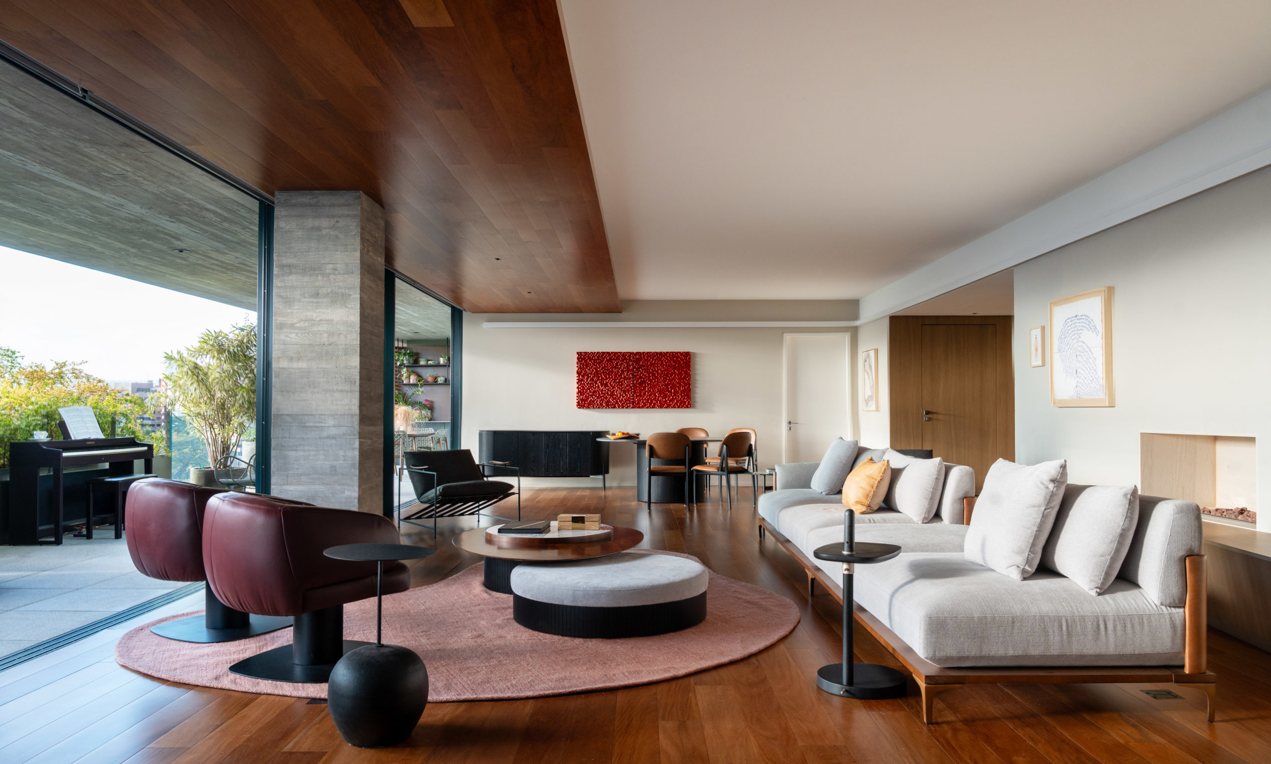 sala e extensa varanda