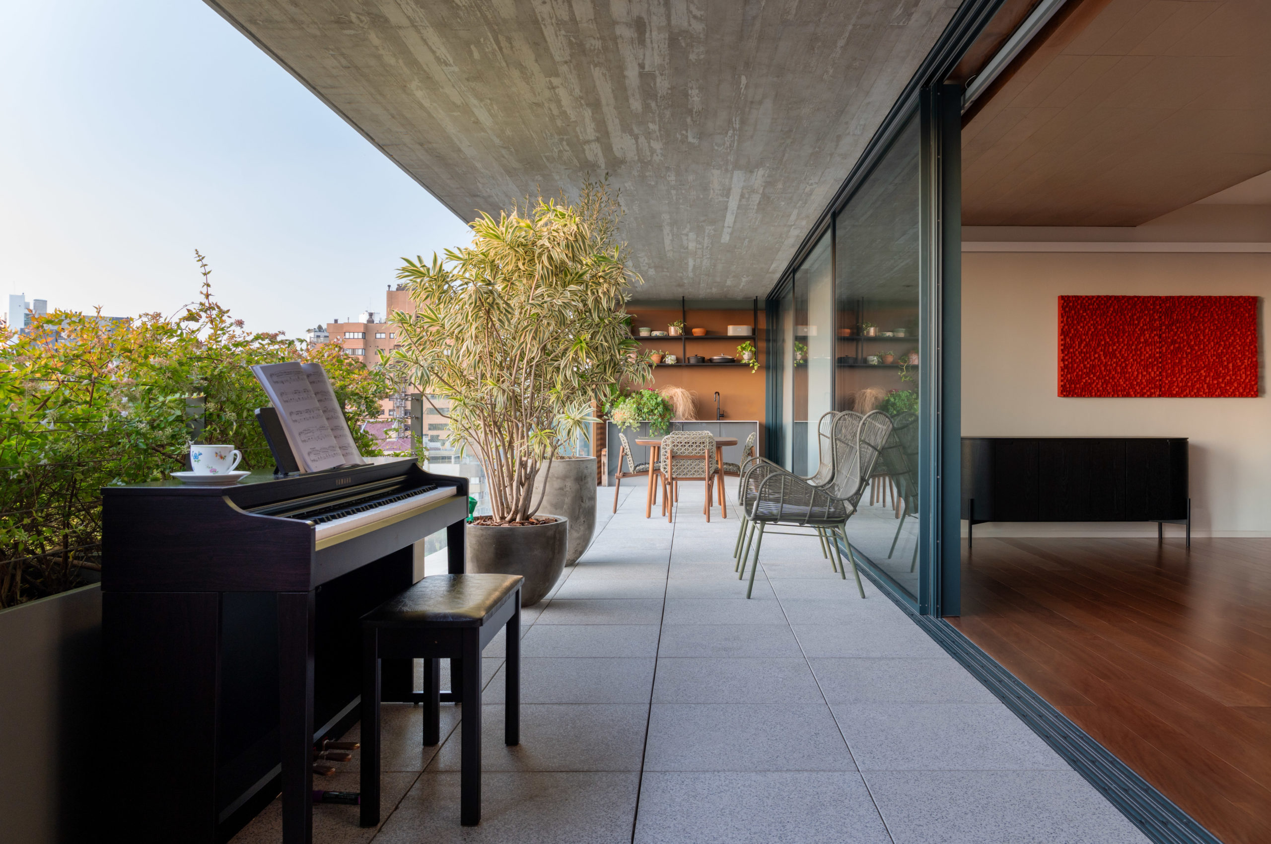 300m² de design atemporal, fluidez e linguagem minimalista