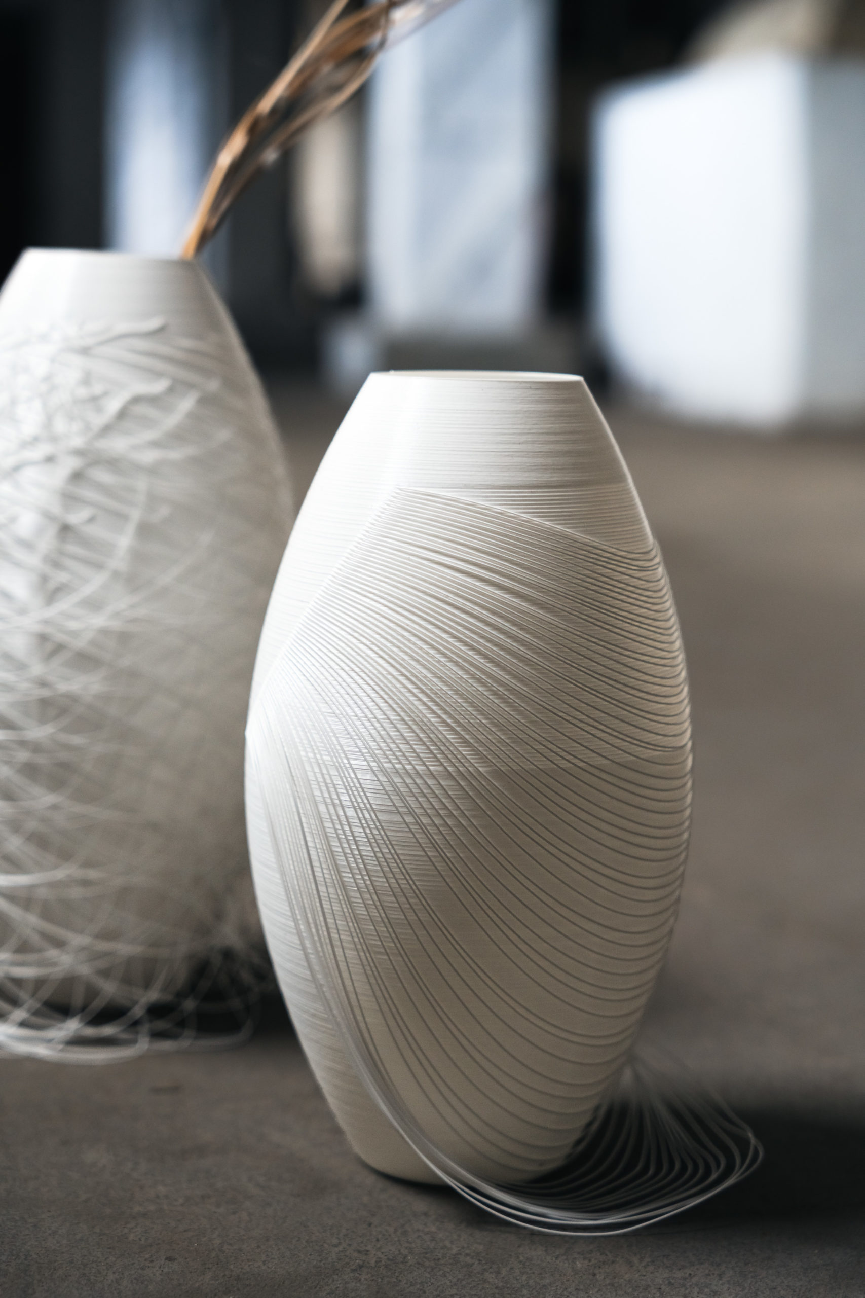 Apesar da aparência têxtil, os fios na superfície também são feitos de PLA, o plástico de origem vegetal renovável usado na impressão 3D