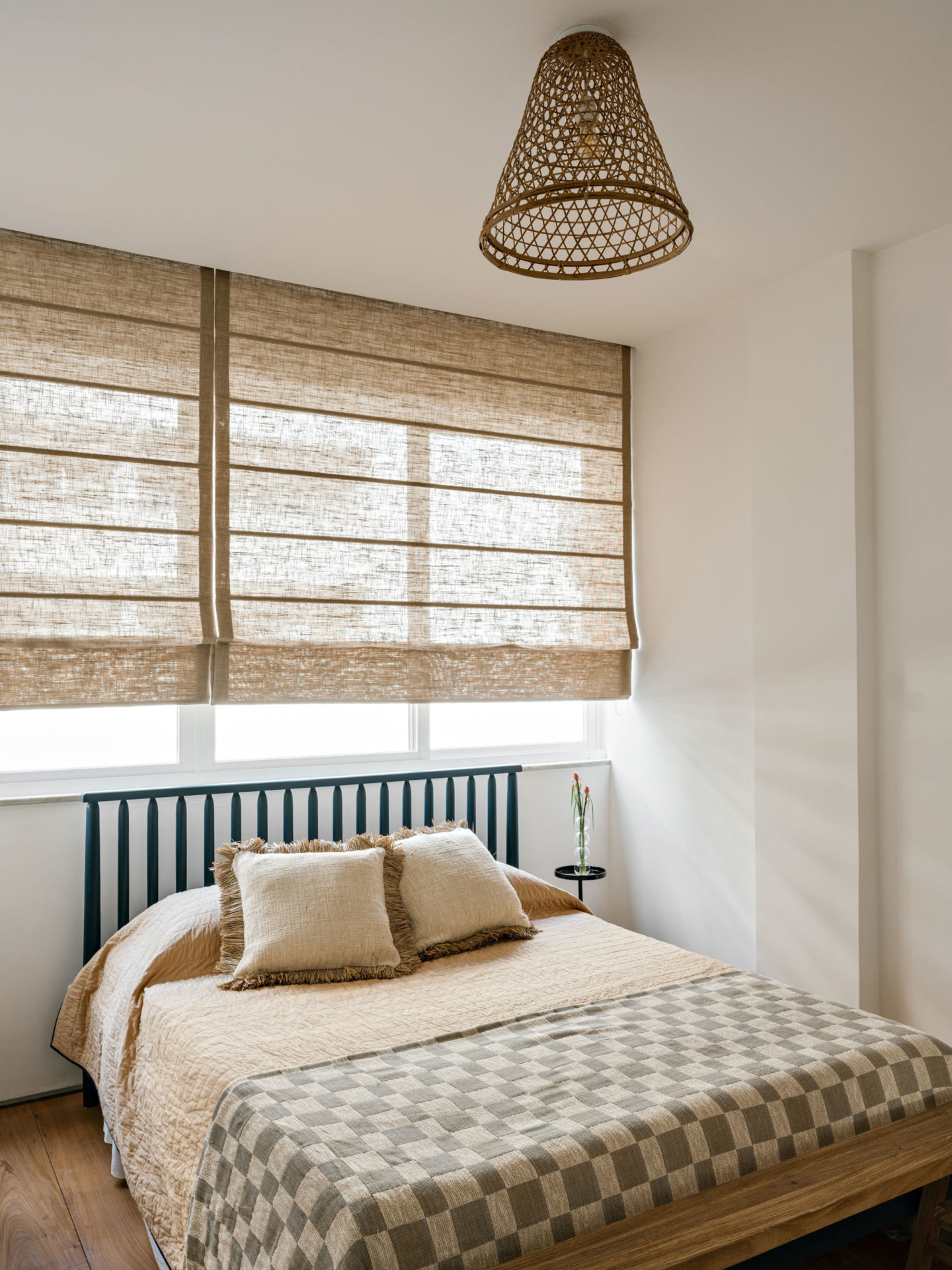 cama de casal de quarto de hóspedes