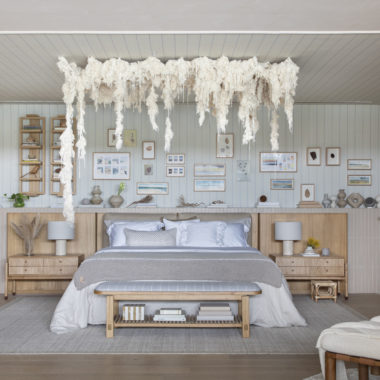 Quarto dos Sonhos com cama e cabeceira funcional de Paula Neder