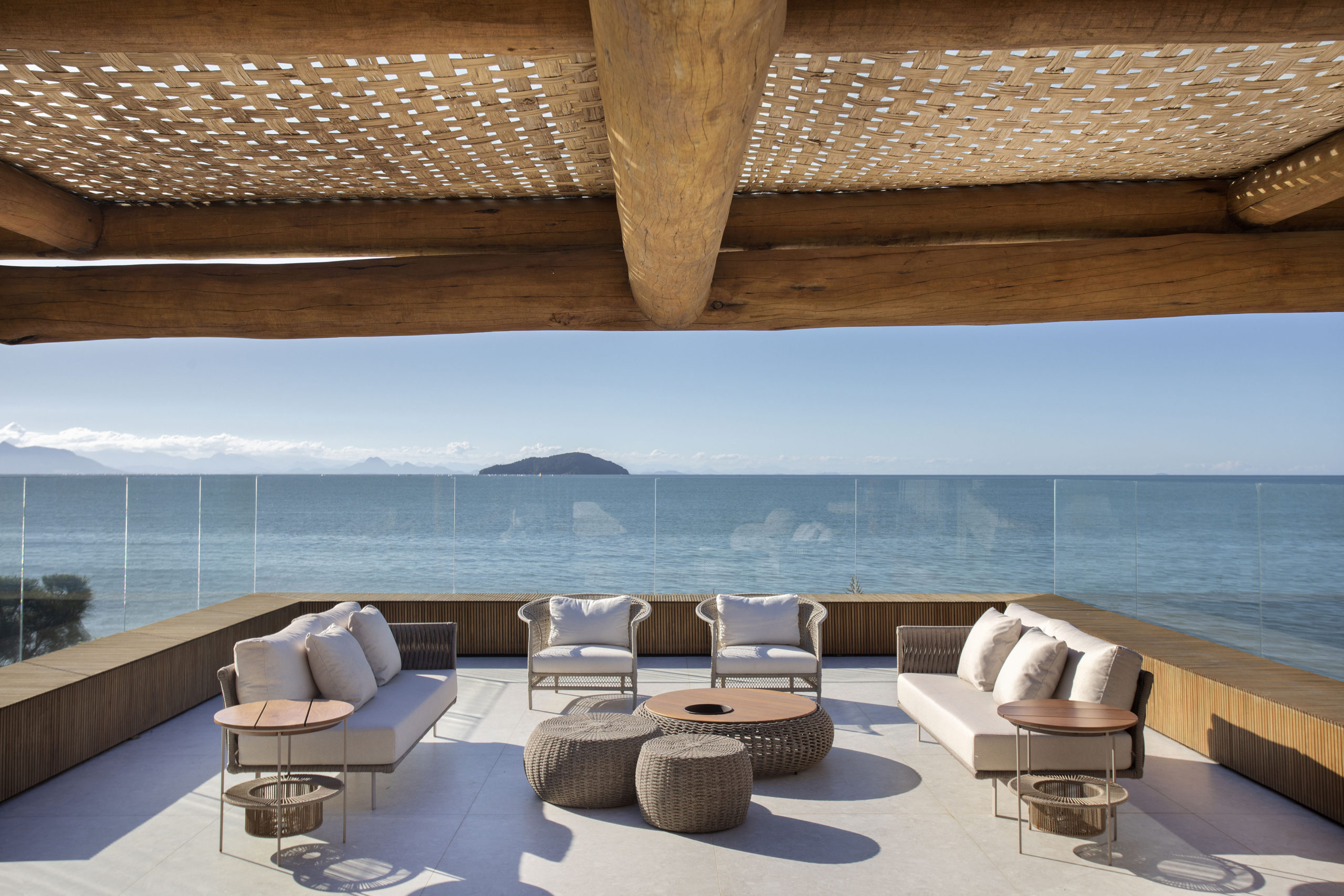 lounge-mirante voltado para o mar