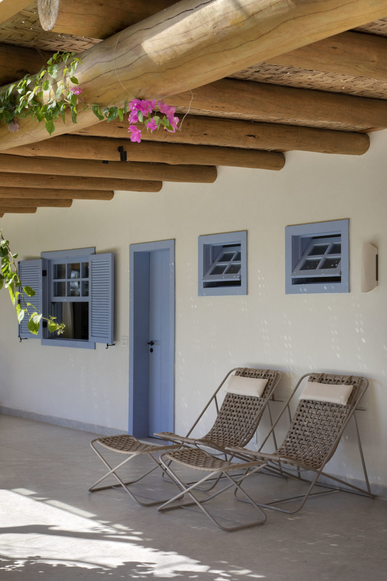 casa de praia em Búzios com varanda e pergolado