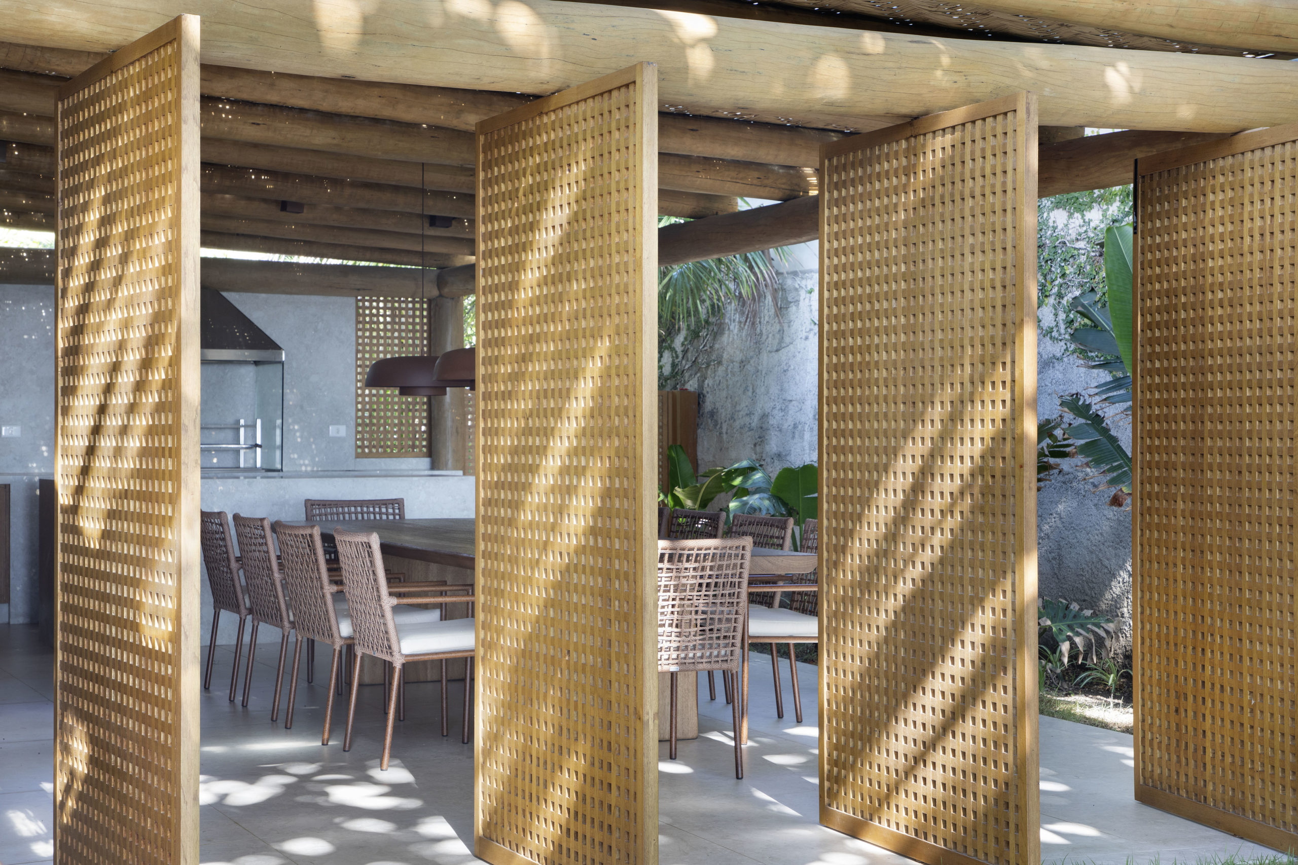 espaço gourmet acomoda uma mesa para 10 pessoas