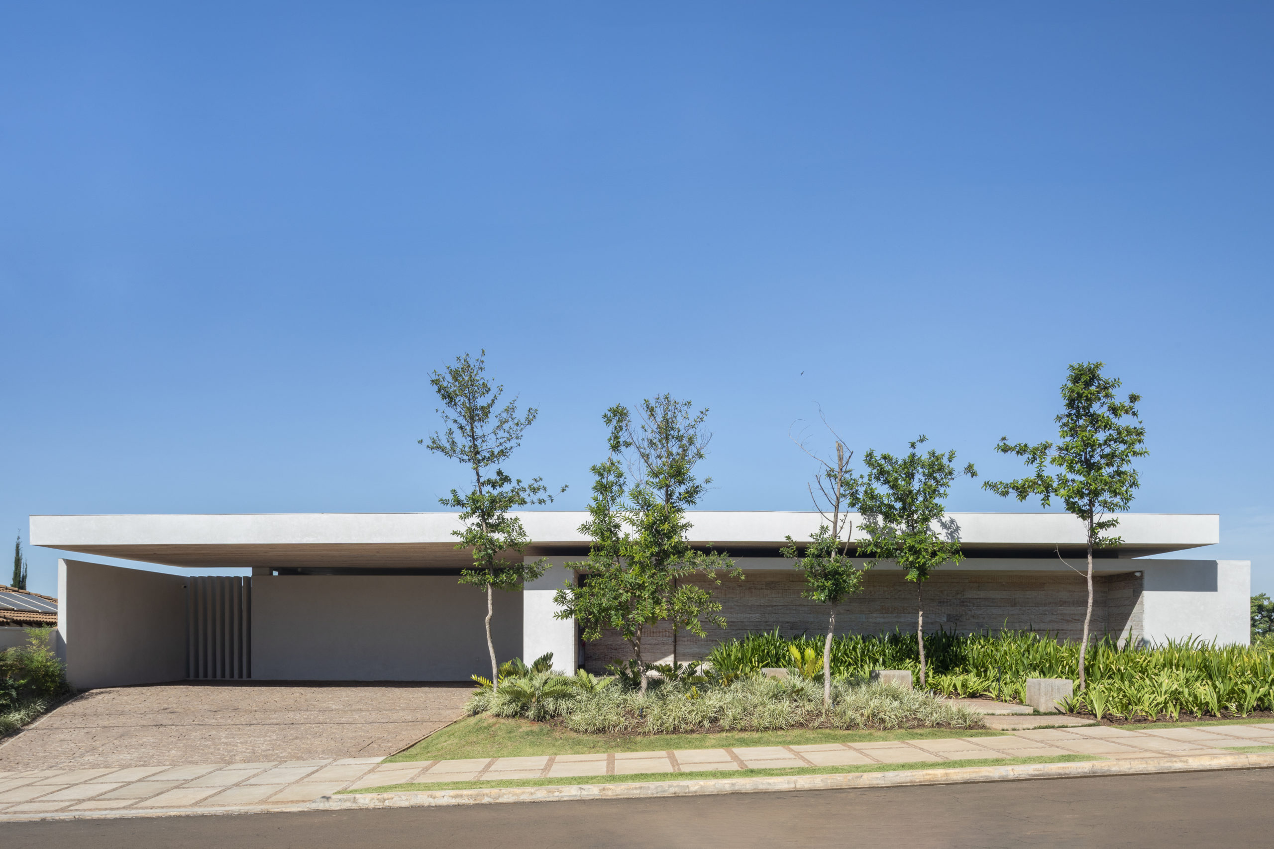 casa térrea com linhas retas