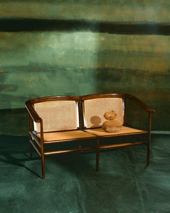 móvel que lembra um sofá para dois lugares