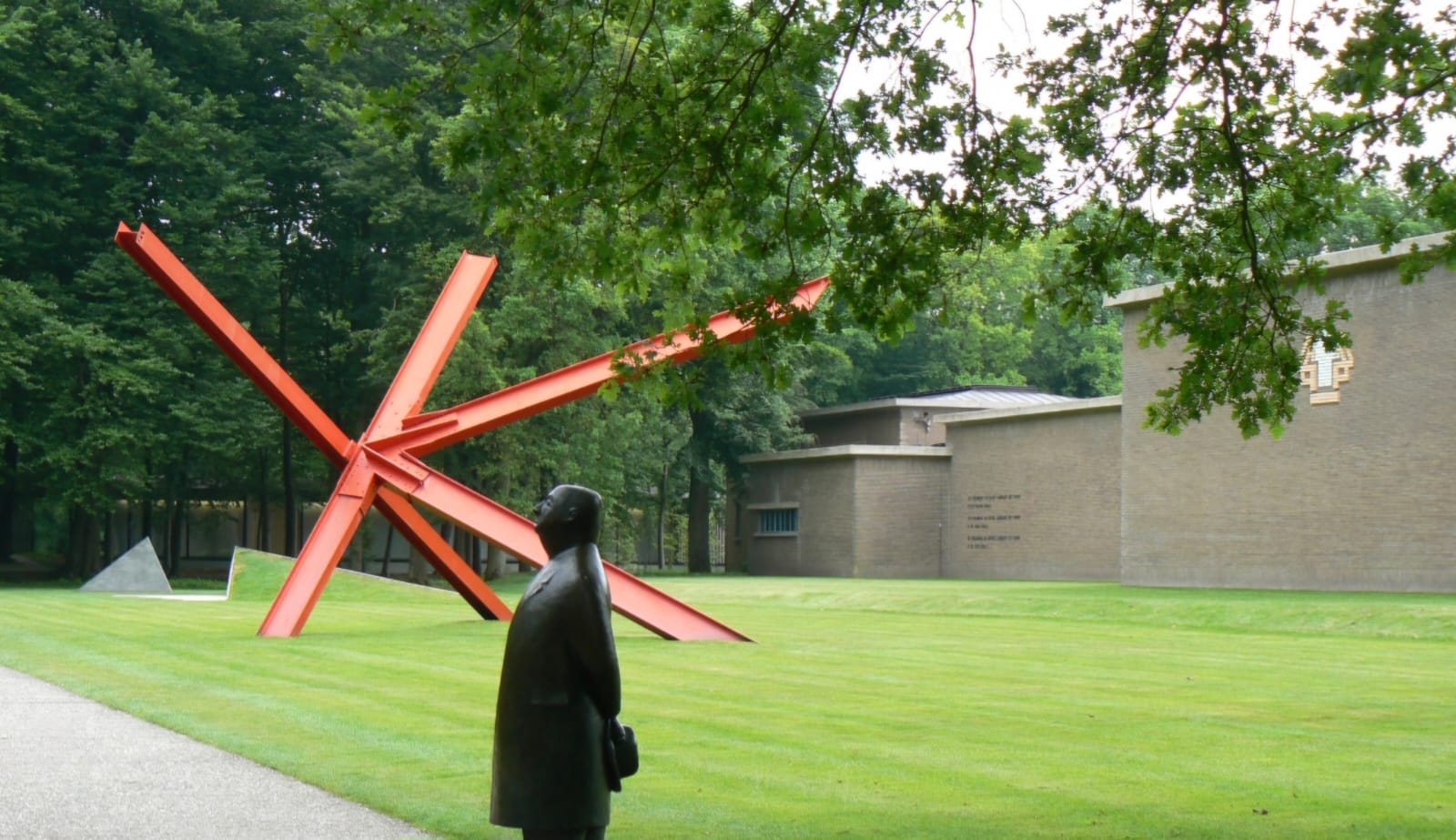 foto colorida de um jardim do Museu Kröller-Müller