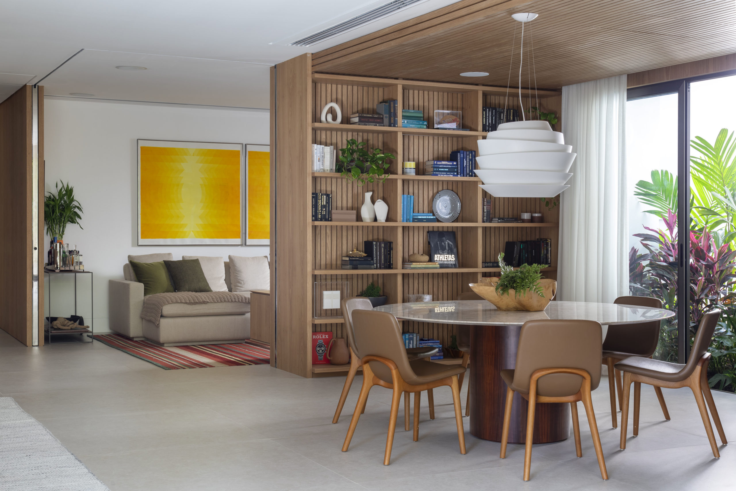 na foto sala de jantar e sala de TV